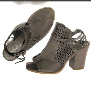 peep toe sling back block heel bootie size 9 Gray